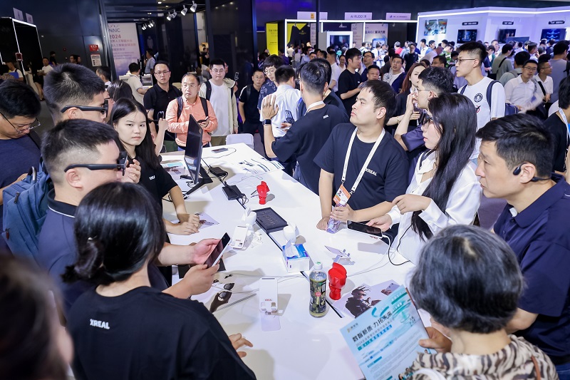 現場直擊WAIC 2024！XREAL展臺人氣火爆，多款空間計算產品同時亮相-93913-XR&元宇宙信息與產業服務。