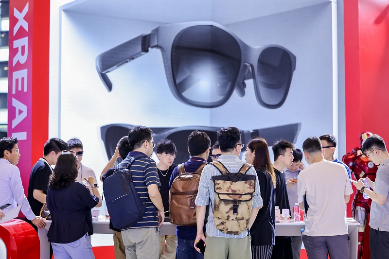 現場直擊WAIC 2024！XREAL展臺人氣火爆，多款空間計算產品同時亮相-93913-XR&元宇宙信息與產業服務。